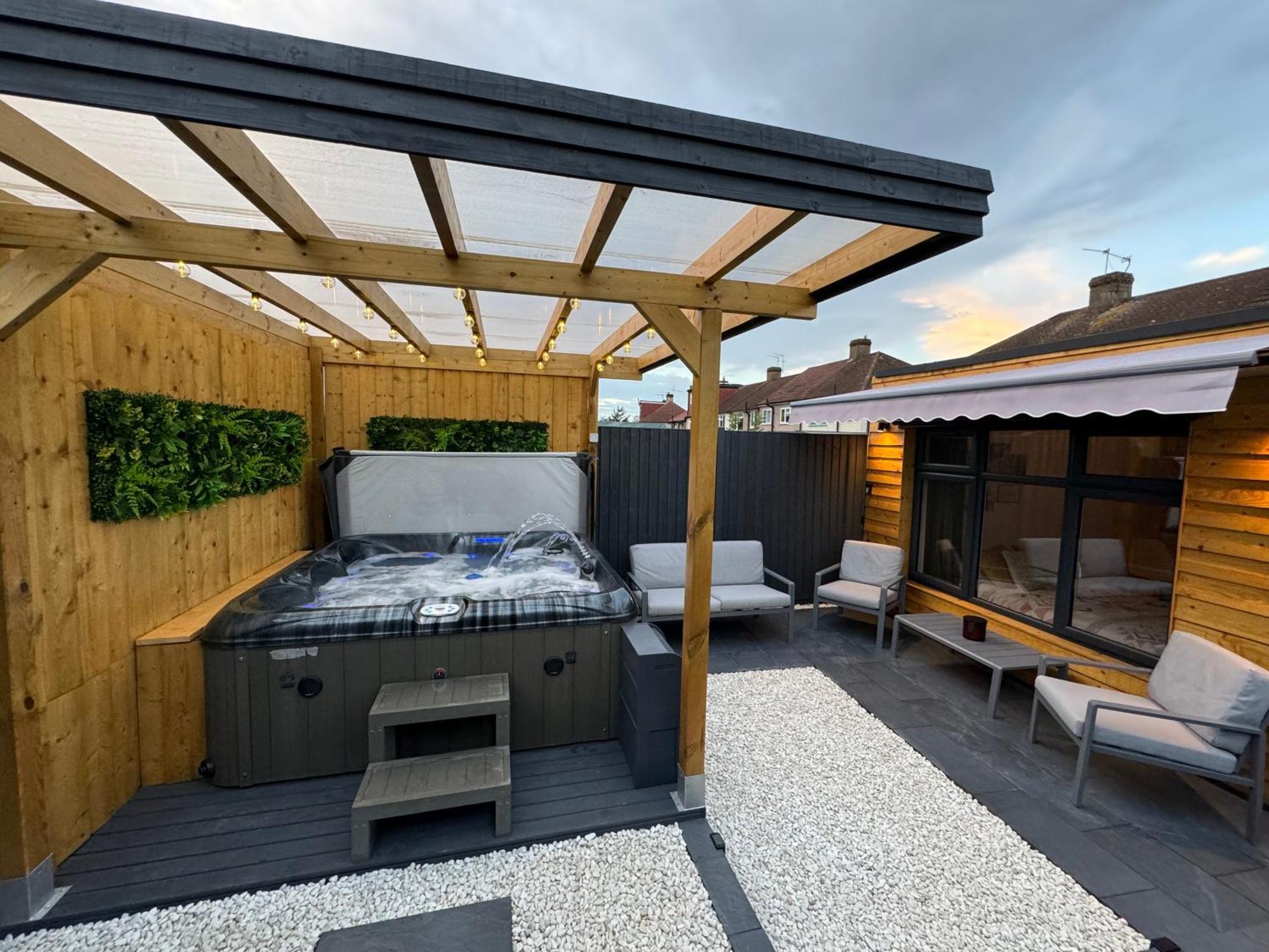 Wild & Free Hot Tub Retreat Apartment Dartford Luaran gambar