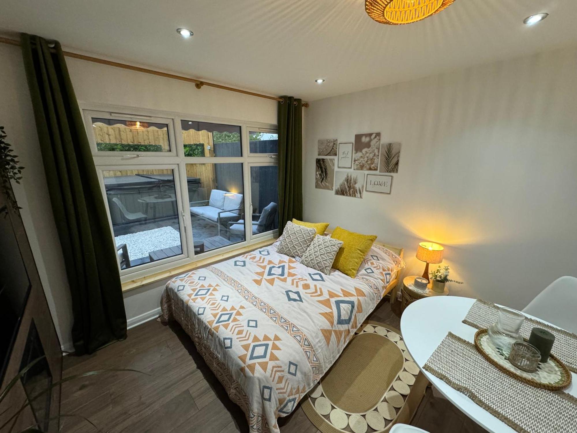Wild & Free Hot Tub Retreat Apartment Dartford Luaran gambar