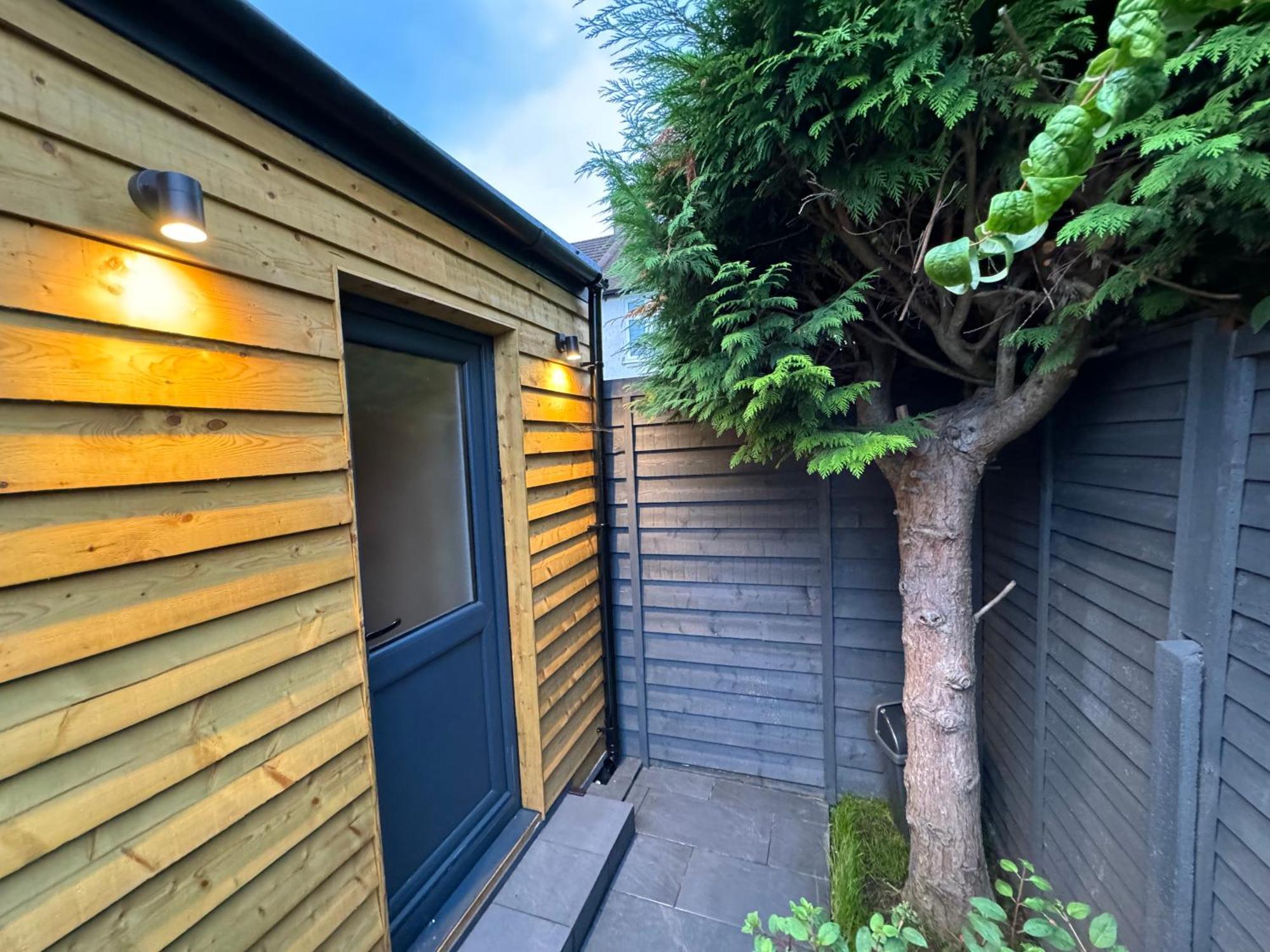 Wild & Free Hot Tub Retreat Apartment Dartford Luaran gambar