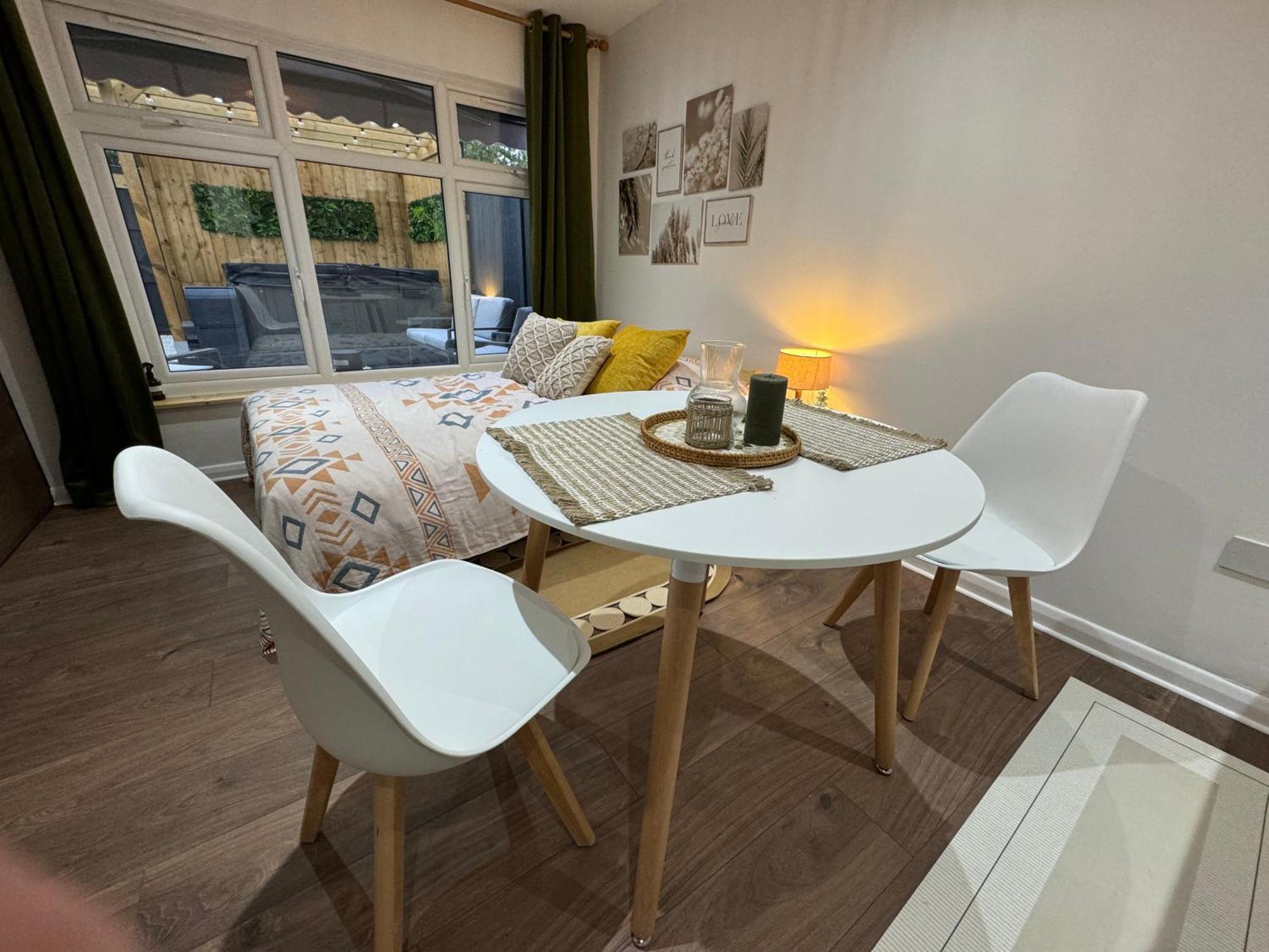 Wild & Free Hot Tub Retreat Apartment Dartford Luaran gambar